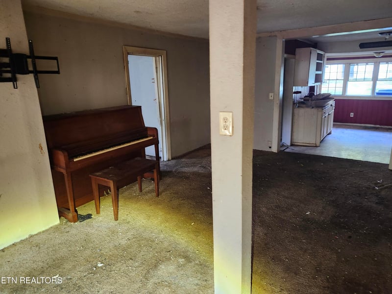 722 Hendrickson St, Clinton, TN 37716