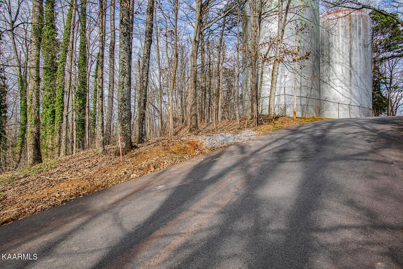 722 Robinson Dr, Loudon, TN 37774