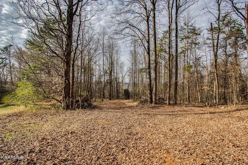 722 Robinson Dr, Loudon, TN 37774