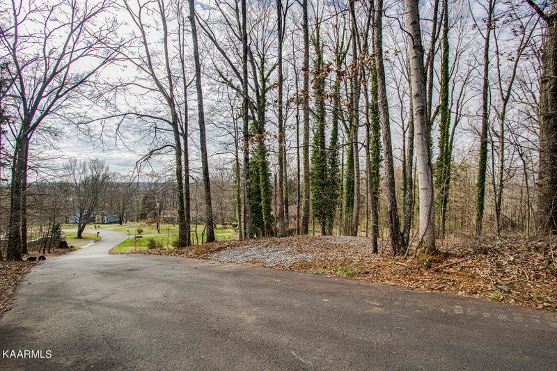 722 Robinson Dr, Loudon, TN 37774