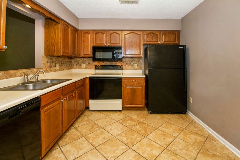 7220 Lyngate Blvd, Powell, TN 37849