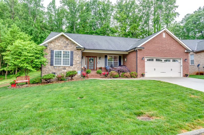 7223 Thornbrook Ln, Powell, TN 37849