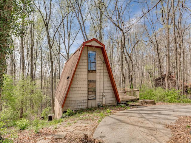 723 Dixon Rd, Lenoir City, TN 37772