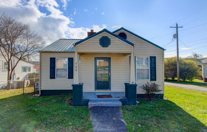 723 Ferry St, Loudon, TN 37774