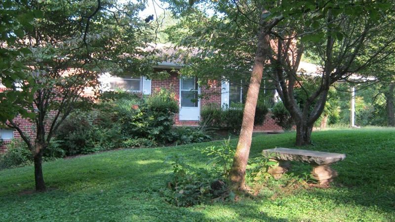 723 James St, Athens, TN 37303