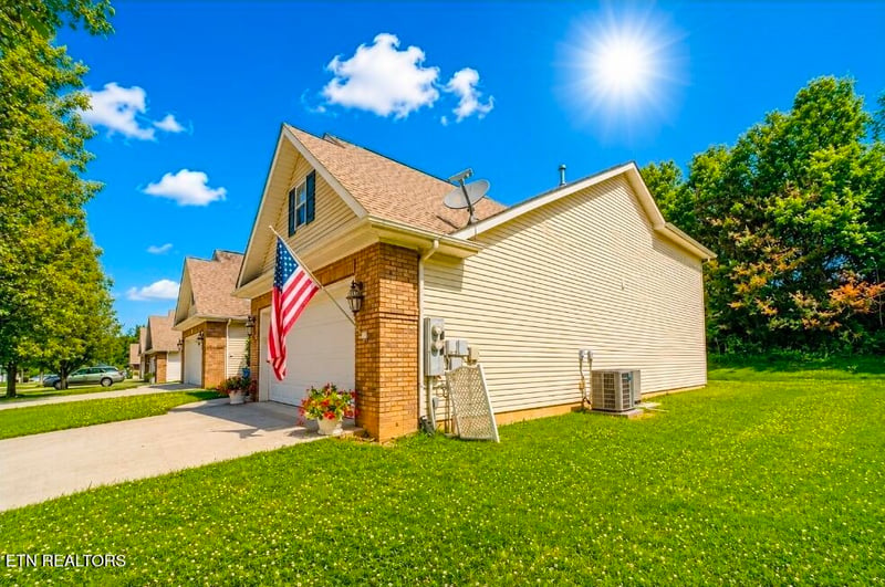7230 Oakfield Ln, Powell, TN 37849