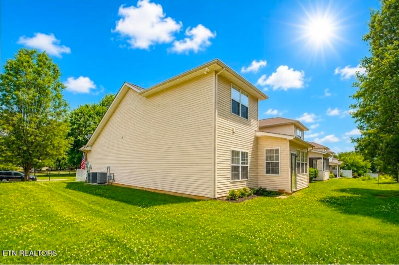 7230 Oakfield Ln, Powell, TN 37849