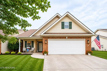 7230 Oakfield Ln, Powell, TN 37849
