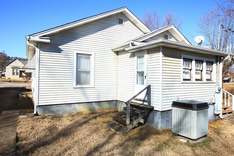 724 Atlantic Ave, Knoxville, TN 37917
