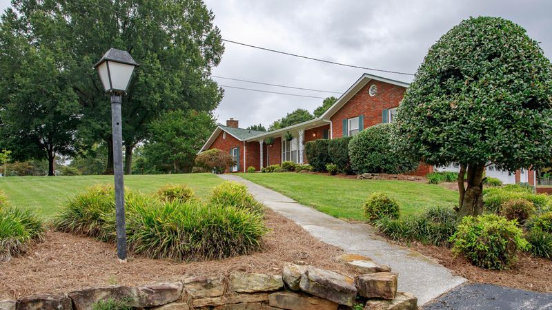 724 Chateaugay Rd, Knoxville, TN 37923
