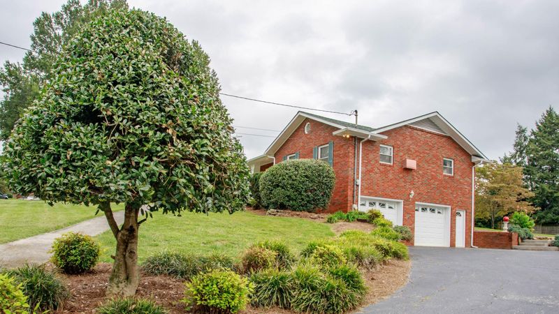 724 Chateaugay Rd, Knoxville, TN 37923