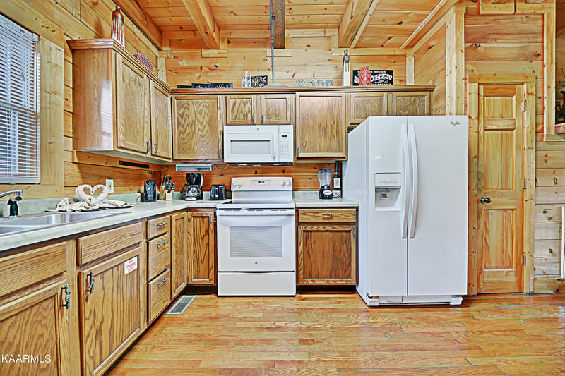 724 Chickasaw Gap Way, Pigeon Forge, TN 37863