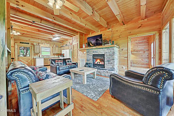 724 Chickasaw Gap Way, Pigeon Forge, TN 37863