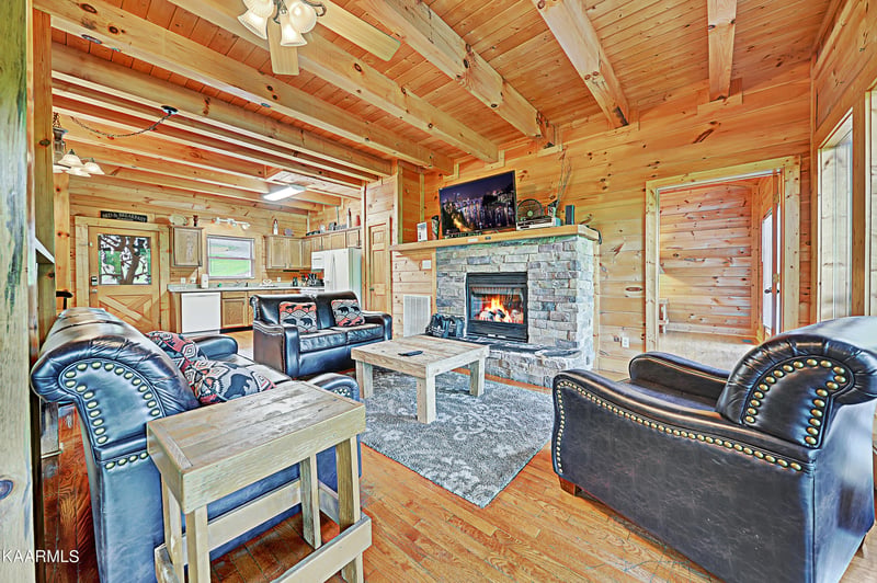 724 Chickasaw Gap Way, Pigeon Forge, TN 37863