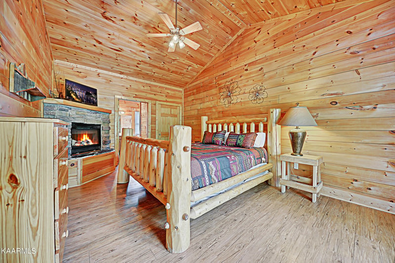 724 Chickasaw Gap Way, Pigeon Forge, TN 37863