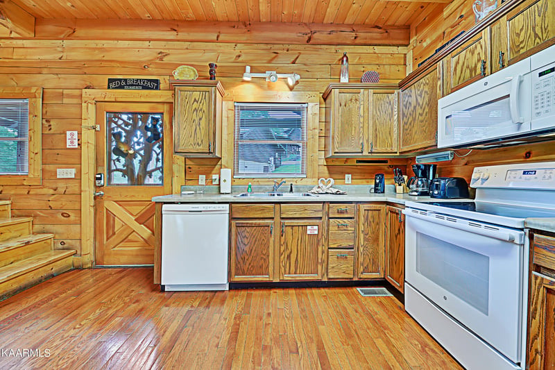 724 Chickasaw Gap Way, Pigeon Forge, TN 37863