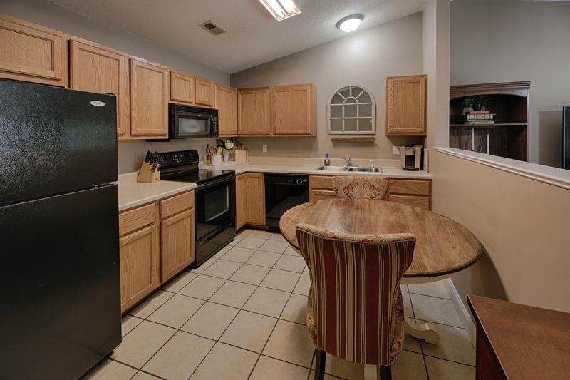 724 Greensboro Way, Knoxville, TN 37912