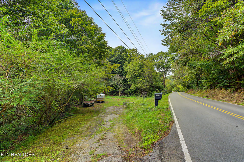 724 Hardin Ln, Sevierville, TN 37862