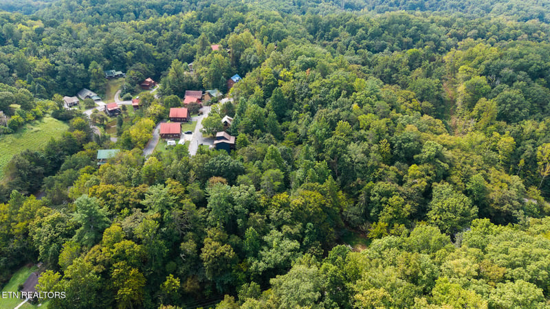 724 Hardin Ln, Sevierville, TN 37862