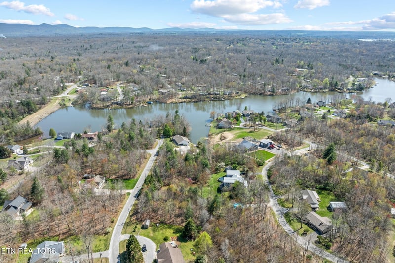 724 Keato Dr, Crossville, TN 38572