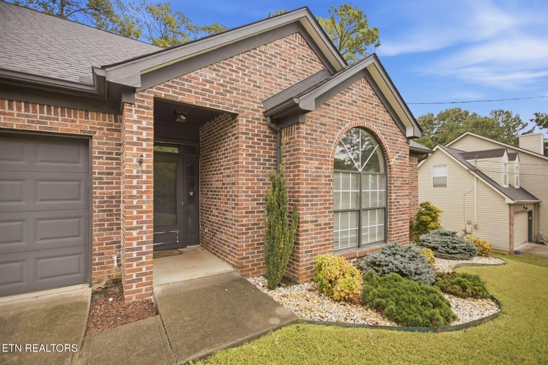 724 Shady Springs Ln, Knoxville, TN 37923