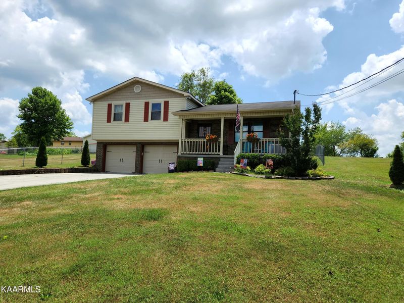 724 Stowers Dr, Corryton, TN 37721
