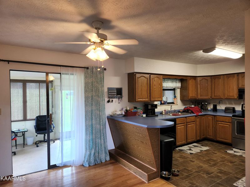 724 Stowers Dr, Corryton, TN 37721