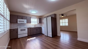 724 W 3rd Ave, Oneida, TN 37841