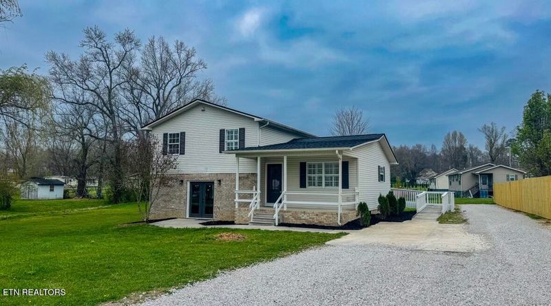 724 W 3rd Ave, Oneida, TN 37841