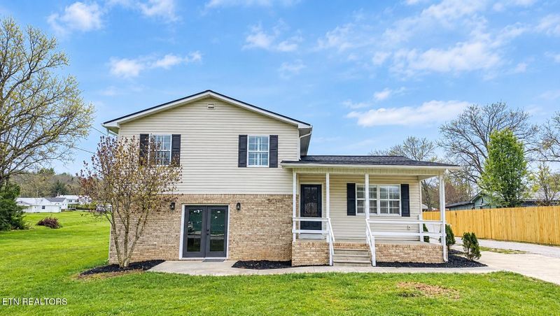 724 W 3rd Ave, Oneida, TN 37841