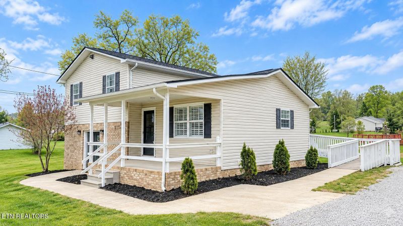 724 W 3rd Ave, Oneida, TN 37841