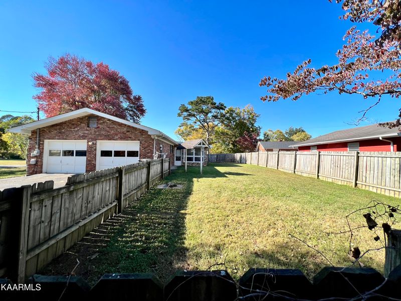 7240 Oakmeade Rd, Powell, TN 37849