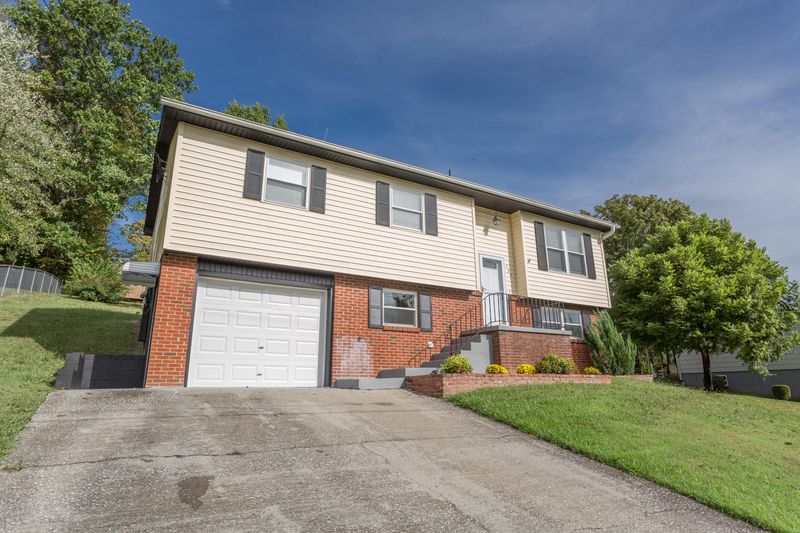 725 Brookridge Cir, Knoxville, TN 37920