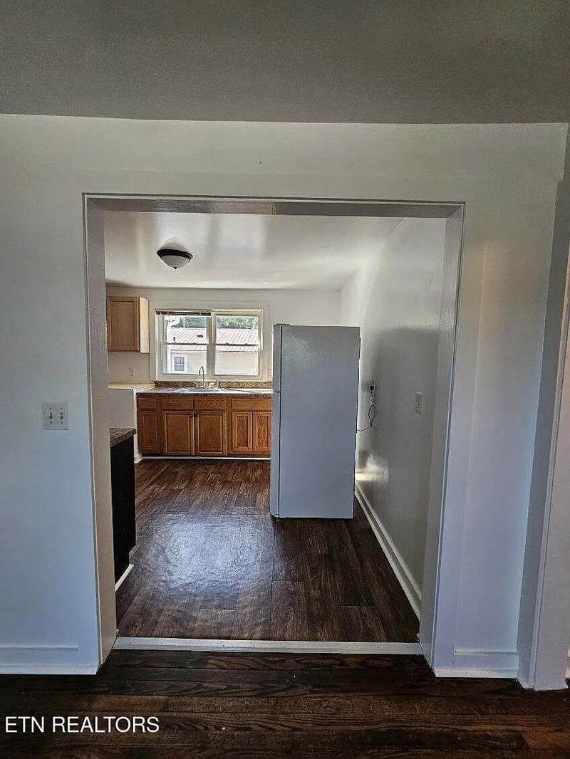 725 Chilhowee St, Harriman, TN 37748