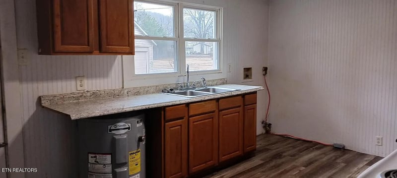 725 Chilhowee St, Harriman, TN 37748