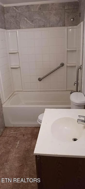 725 Chilhowee St, Harriman, TN 37748