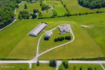 725 Dry Valley Rd, Townsend, TN 37882