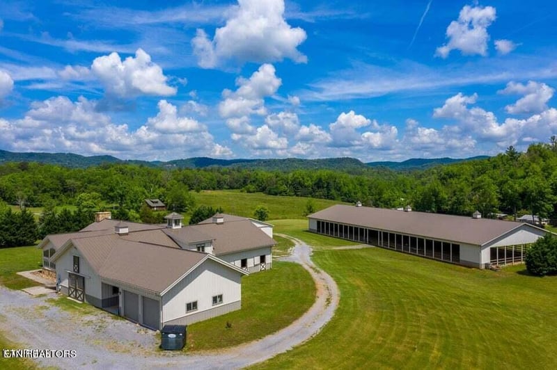 725 Dry Valley Rd, Townsend, TN 37882