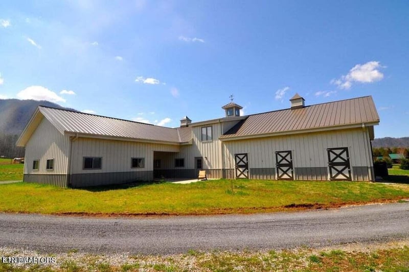 725 Dry Valley Rd, Townsend, TN 37882