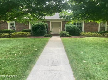725 Kempton Rd, Knoxville, TN 37909