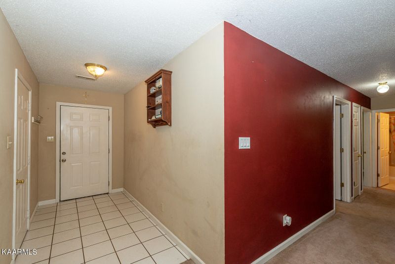 725 Meadow Ridge Rd, Walland, TN 37886