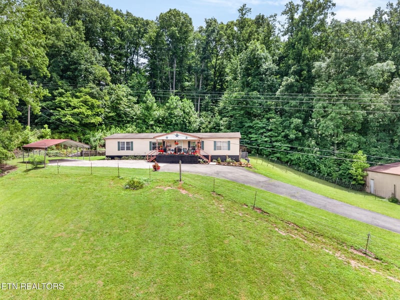 725 Old Flynns Cove Rd, Crossville, TN 38572