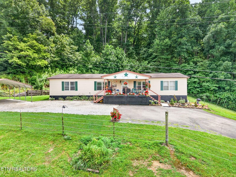 725 Old Flynns Cove Rd, Crossville, TN 38572