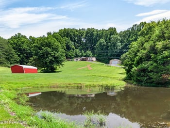 725 Old Flynns Cove Rd, Crossville, TN 38572