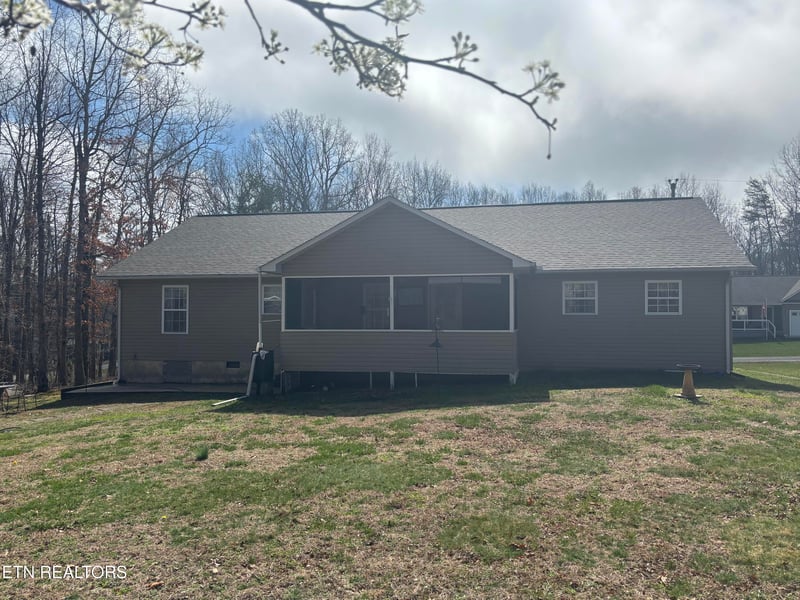 725 Oneida Ln, Crossville, TN 38572