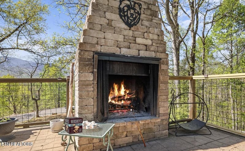 725 Sunshine Tr, Gatlinburg, TN 37738