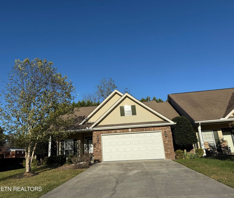 7250 Oakfield Ln, Powell, TN 37849