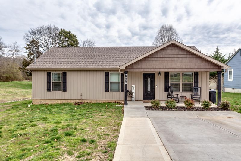 725a Reynolds Ave, Clinton, TN 37716
