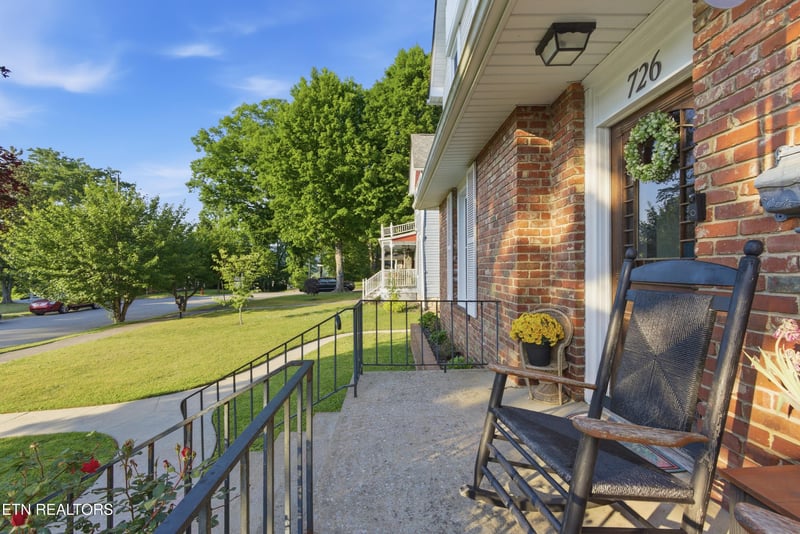 726 Clinton St, Harriman, TN 37748