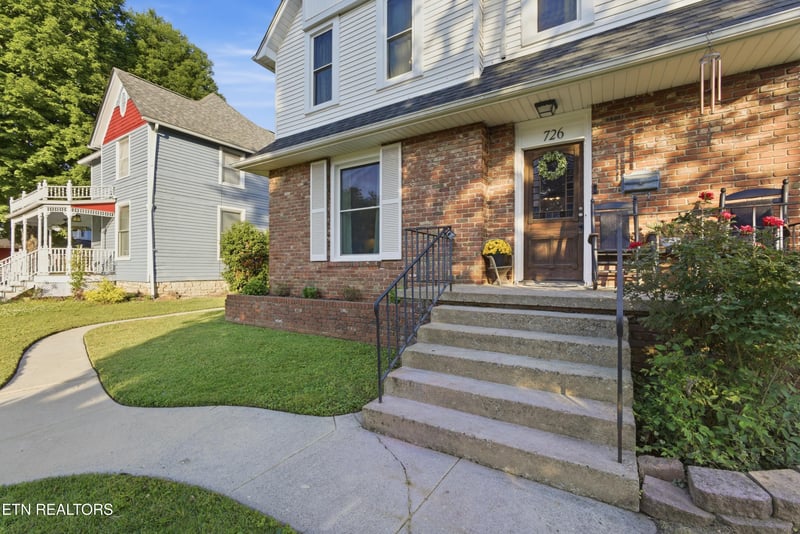 726 Clinton St, Harriman, TN 37748